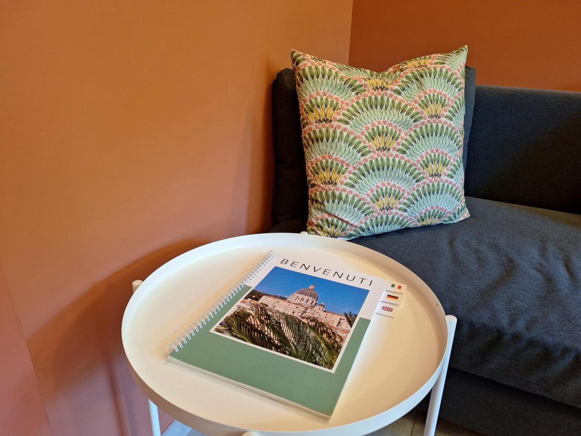 Delmirani's Book - Vatican View Apartment